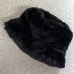 NWOT Kenneth Cole Bucket Hat Fur Black